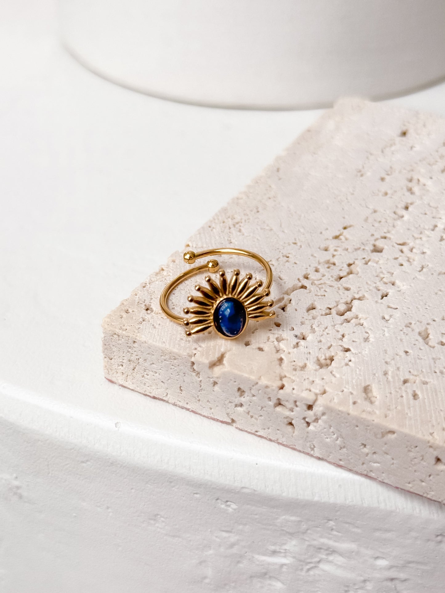 Amira ring
